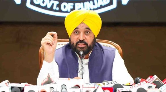 मुख्यमंत्री भगवंत सिंह मान निजी स्कूल फीस रेगुलेशन ऑर्डिनेंस 2026 की जानकारी देते हुए