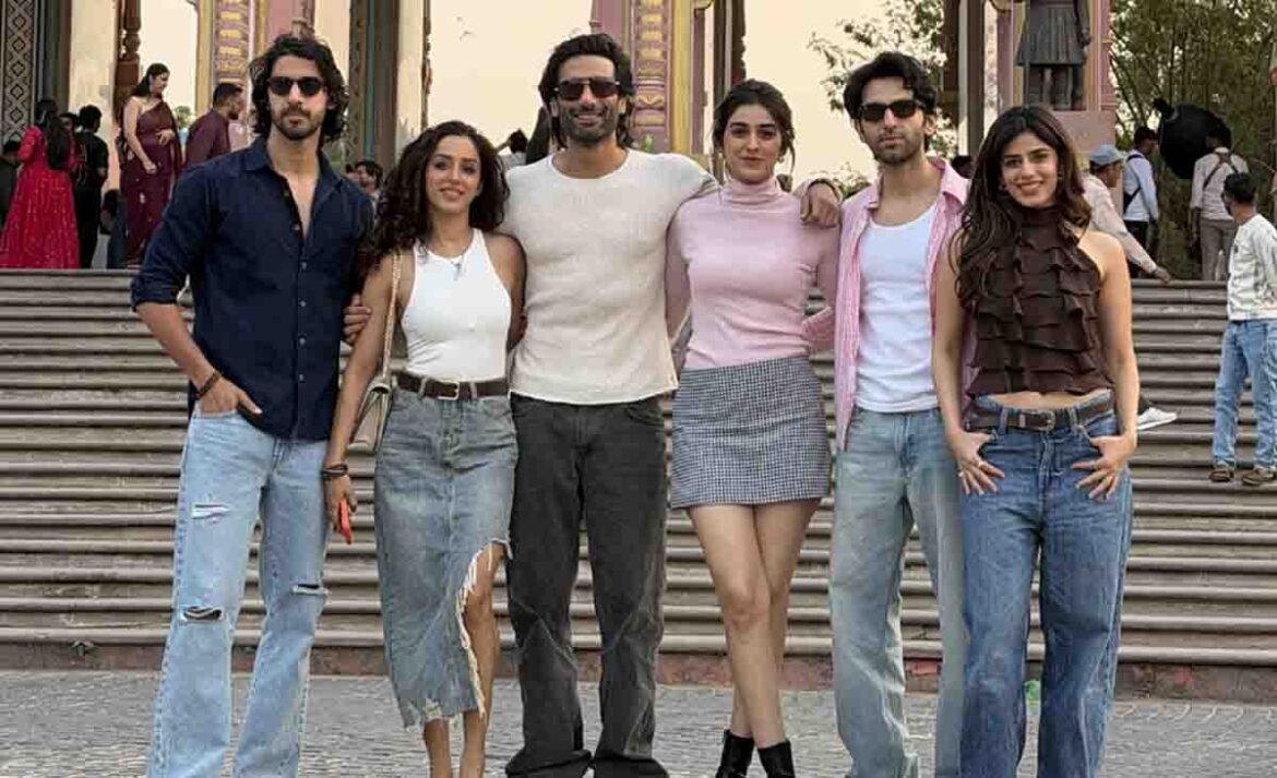जयपुर में पहला प्यार दूसरी बार की विशेष स्क्रीनिंग के दौरान फिल्म के कलाकार